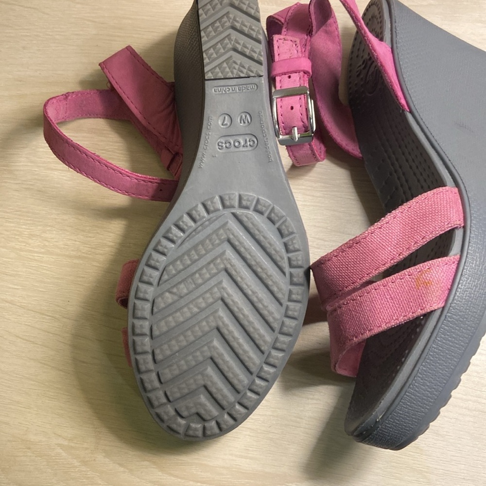 Pink Crocs Sandal - Picture 4 of 4